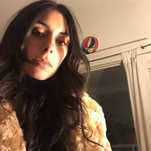 Meet your Posher, Alicia